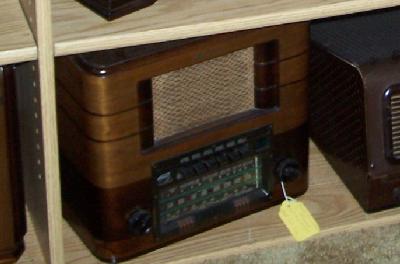 Antique Zenith Radios on Philco 38 10  450 Ge Table Radio  295 Zenith 12s568z  1095 Sold